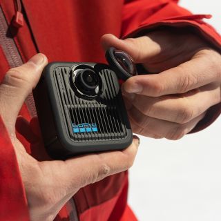 🎯 Poškriabaná šošovka? Žiaden problém. GoPro MAX2 má výmenné ochranné sklá pred objektívom, ktoré jednoducho odkrútiš a...
